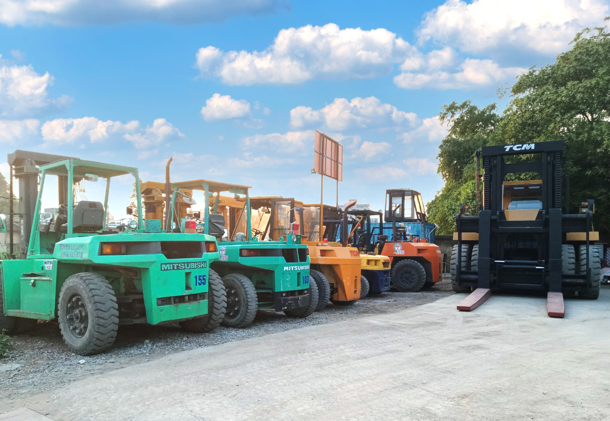Bán và cho thuê xe nâng chạy dầu từ 2,5 đến 32 tấn