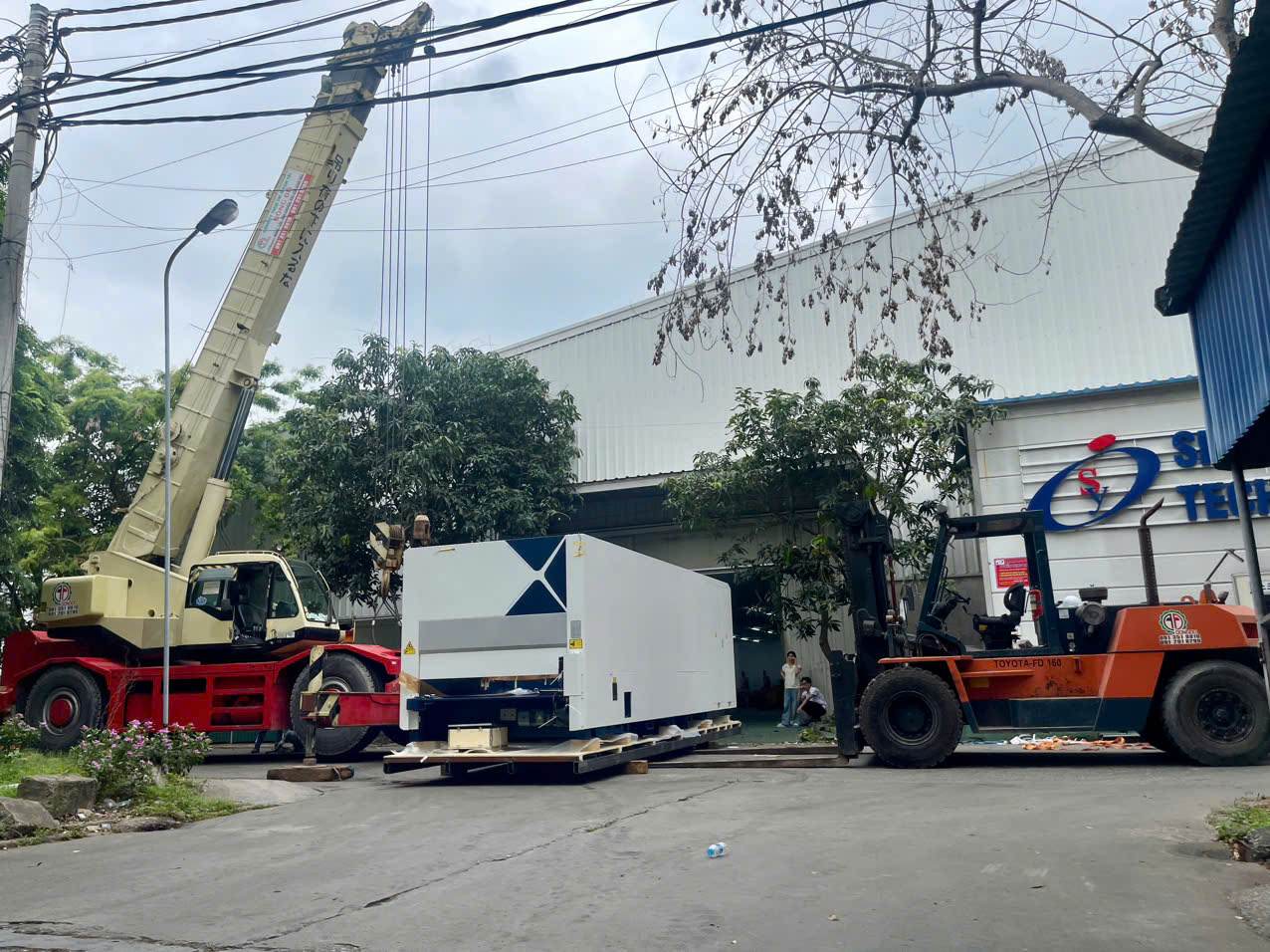Công trình Vận chuyển, lắp đặt máy công nghiệp nặng vào vị trí theo yêu cầu