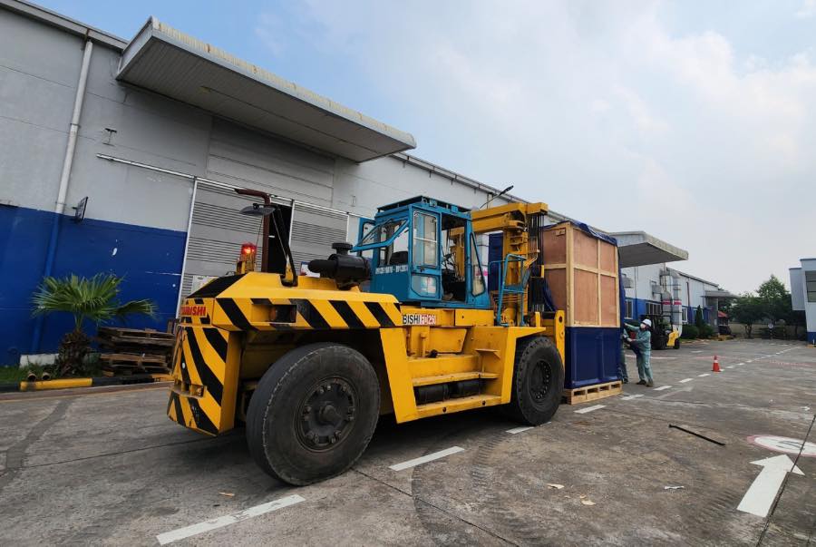 Công trình vận chuyển kiện hàng máy móc lớn